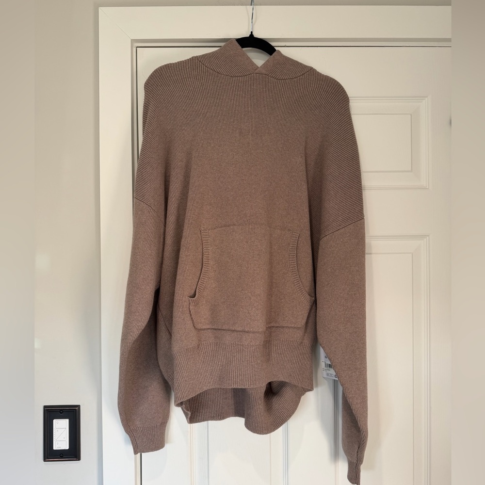 Auth. ✅ ALO Yoga Scholar Hooded Sweater in “Oatmeal Heather” Size Medium🤍🤎